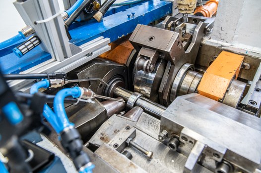 Eigenschaftsorien­tierte Fertigung mittels prädiktiver Regelung